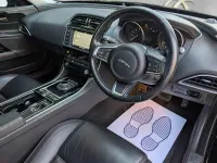 Używany Jaguar XE Prestige 180 KM (132 kW) 2018 Czarny Sedan/Limuzyna