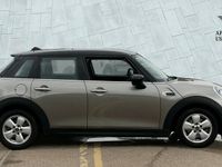 Usado Mini Cooper Classic 134 HP (98 kW) 2020 Prateado Citadino