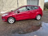 Used Ford Fiesta Zetec 82 HP (60 kW) 2015 Red Hatchback