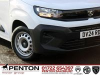 Used Vauxhall Combo S 101 HP (74 kW) 2024 White Van