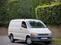 Used Toyota HiAce 88 HP (64 kW) 2003 White MPV