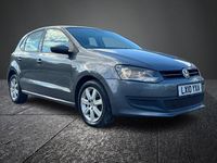Usado VW Polo SE 85 HP (62 kW) 2010 Cinzento Citadino