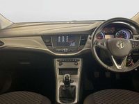 Used Vauxhall Astra Business Edition 110 HP (80 kW) 2021 White Hatchback