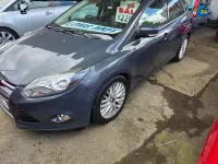 Usado Ford Focus Zetec 2013 Gris Utilitario
