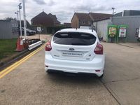 Used Ford Focus Zetec 180 HP (132 kW) 2012 White Hatchback