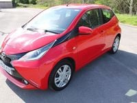 Begagnad Toyota Aygo x-press 2015 Röd Halvkombi