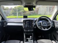 Used Volvo XC40 Momentum 148 HP (108 kW) 2019 White SUV