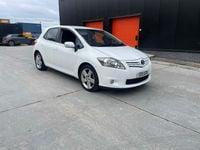Used Toyota Auris SR 132 HP (97 kW) 2011 White Hatchback