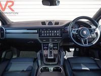 Usado Porsche Cayenne Platinum Edition 440 HP (323 kW) 2023 Preto SUV