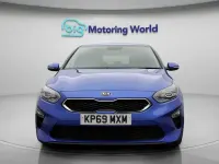 Usado Kia Ceed 140 HP (102 kW) 2019 Azul Citadino