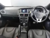 Käytetty Volvo V40 R-Design Pro 122 HP (89 kW) 2017 Hopea Viistoperä
