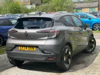 Begagnad Renault Captur Techno 2024 Grå SUV