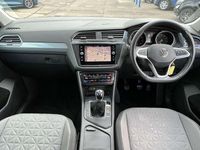 Begagnad VW Tiguan Life 2022 Grå SUV