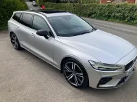 Usado Volvo V60 R-Design Pro 2019 Plateado Familiar