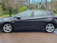Second-hand Vauxhall Astra SRi 2017 Negru Hatchback
