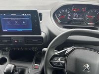 Used Peugeot Partner Premium 100 HP (73 kW) 2022 White MPV