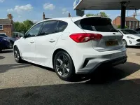 Used Ford Focus ST-Line 125 HP (91 kW) 2018 White Hatchback