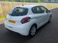 Käytetty Peugeot 208 Active 2015 Valkoinen Viistoperä