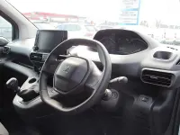 Używany Peugeot Partner Premium 2023 Biały Minivan