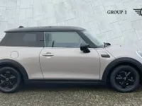 Begagnad Mini Cooper Classic 136 HK (100 kW) 2023 Grå Halvkombi