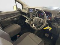 Second-hand Vauxhall Combo 100 kW (136 CP) 2021 Alb Monovolum