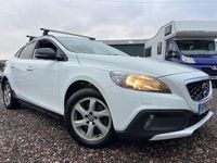 Used Volvo V40 SE 2015 White Hatchback