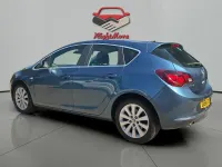 Używany Vauxhall Astra Elite 165 KM (121 kW) 2014 Niebieski Hatchback