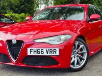 Used Alfa Romeo Giulia Edizione Speciale 180 HP (132 kW) 2017 Red Sedan