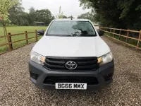 Used Toyota HiLux Active 150 HP (110 kW) 2016 White Pickup