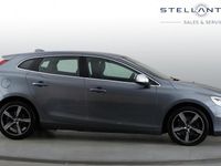 Usado Volvo V40 R-Design 122 HP (89 kW) 2018 Cinzento Citadino