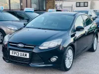 Begagnad Ford Focus Zetec 2013 Svart Halvkombi