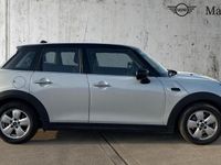 Usado Mini Cooper Classic 136 HP (100 kW) 2019 Prateado Citadino