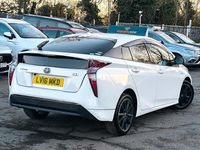 Used Toyota Prius 122 HP (89 kW) 2016 White Hatchback
