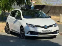 Used Toyota Auris Hybrid Design 2018 White Hatchback