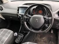 Used Peugeot 108 Allure 72 HP (52 kW) 2019 White Hatchback