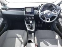 Used Renault Clio V Evolution 90 HP (66 kW) 2023 White Hatchback