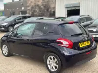 Gebraucht Peugeot 208 Style 82 PS (60 kW) 2014 Blau Kleinwagen