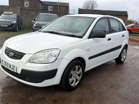 Used Kia Rio 95 HP (69 kW) 2009 White Hatchback