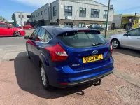 Begagnad Ford Focus Titanium 2013 Blå Halvkombi