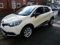 Used Renault Captur Dynamique 90 HP (66 kW) 2016 Cream SUV