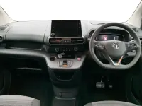 Usado Vauxhall Combo Design Edition 100 kW (136 CV) 2023 Gris Monovolumen
