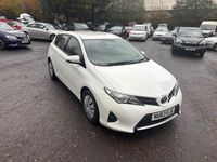 Used Toyota Auris Active 90 HP (66 kW) 2013 White Hatchback