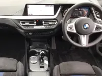 Usado BMW M135 Comfort Edition 302 CV (222 kW) 2024 Gris Utilitario