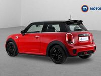 Begagnad Mini Cooper Hatch 136 HK (100 kW) 2018 Röd Halvkombi