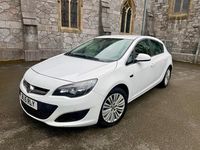 Used Vauxhall Astra Excite 100 HP (73 kW) 2015 White Hatchback