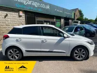 Used Hyundai i20 Premium 84 HP (61 kW) 2016 White Hatchback