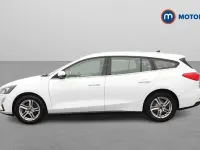 Begagnad Ford Focus Zetec 125 HK (91 kW) 2021 Vit Kombi