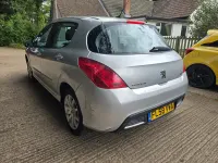 Używany Peugeot 308 2008 Srebrny Hatchback