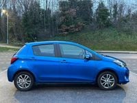Used Toyota Yaris 99 HP (72 kW) 2015 Blue Hatchback