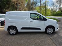 Usado Vauxhall Combo Sportive 100 HP (73 kW) 2021 Branco Monovolume